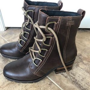 Brown Sorel boots. Excellent condition.